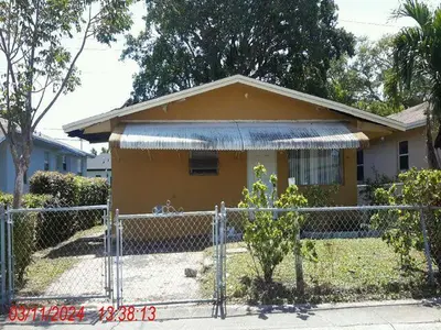 2236 Raleigh Street, Hollywood – sold