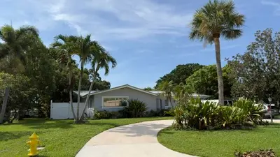 4188 LARCH Avenue, Palm Beach Gardens – Single Family Residence for rent
