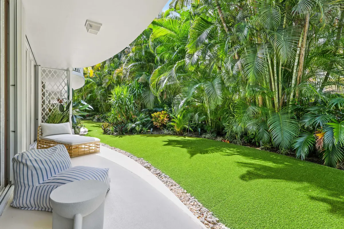 Covered Loggia at 429 Australian Avenue 3, Palm Beach