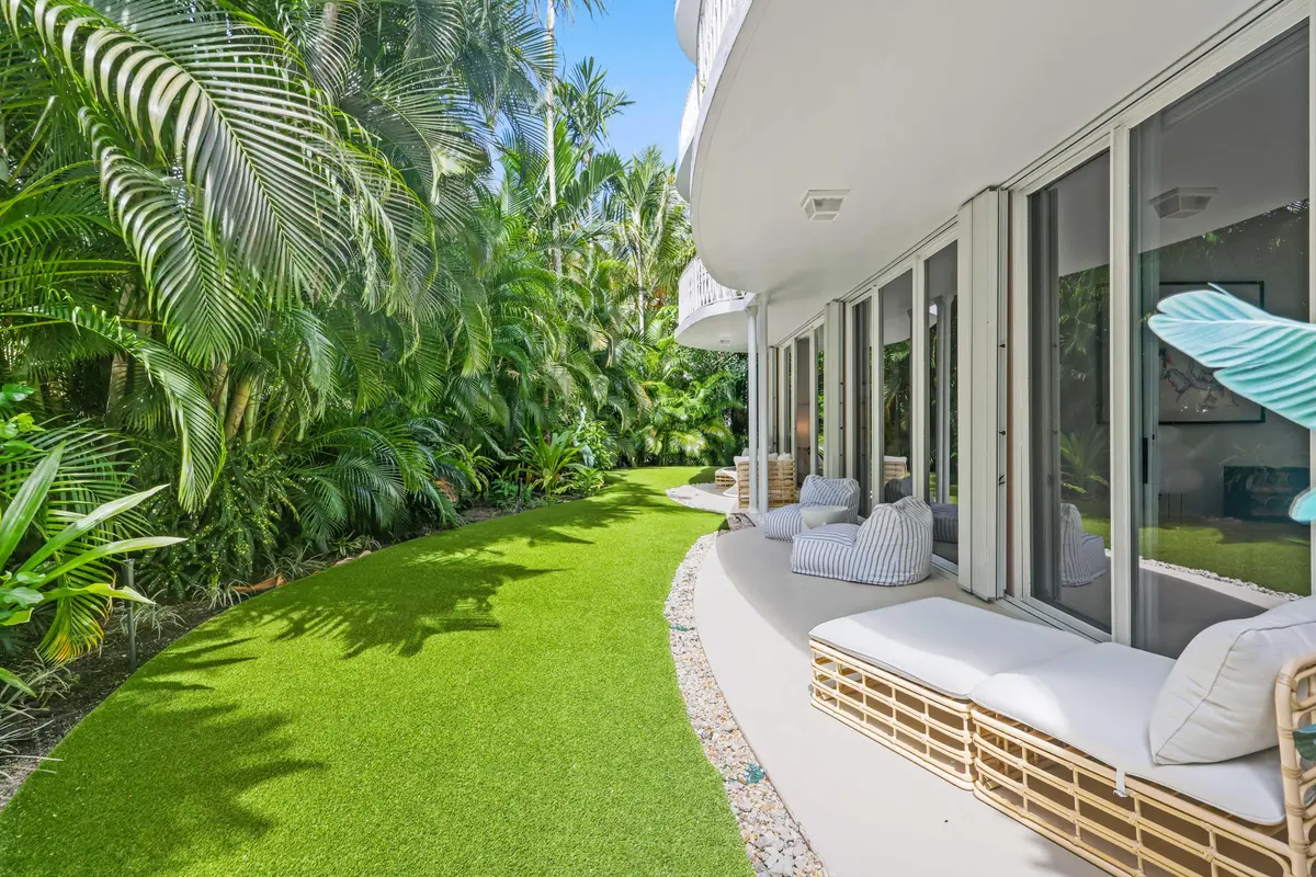Covered Loggia at 429 Australian Avenue 3, Palm Beach