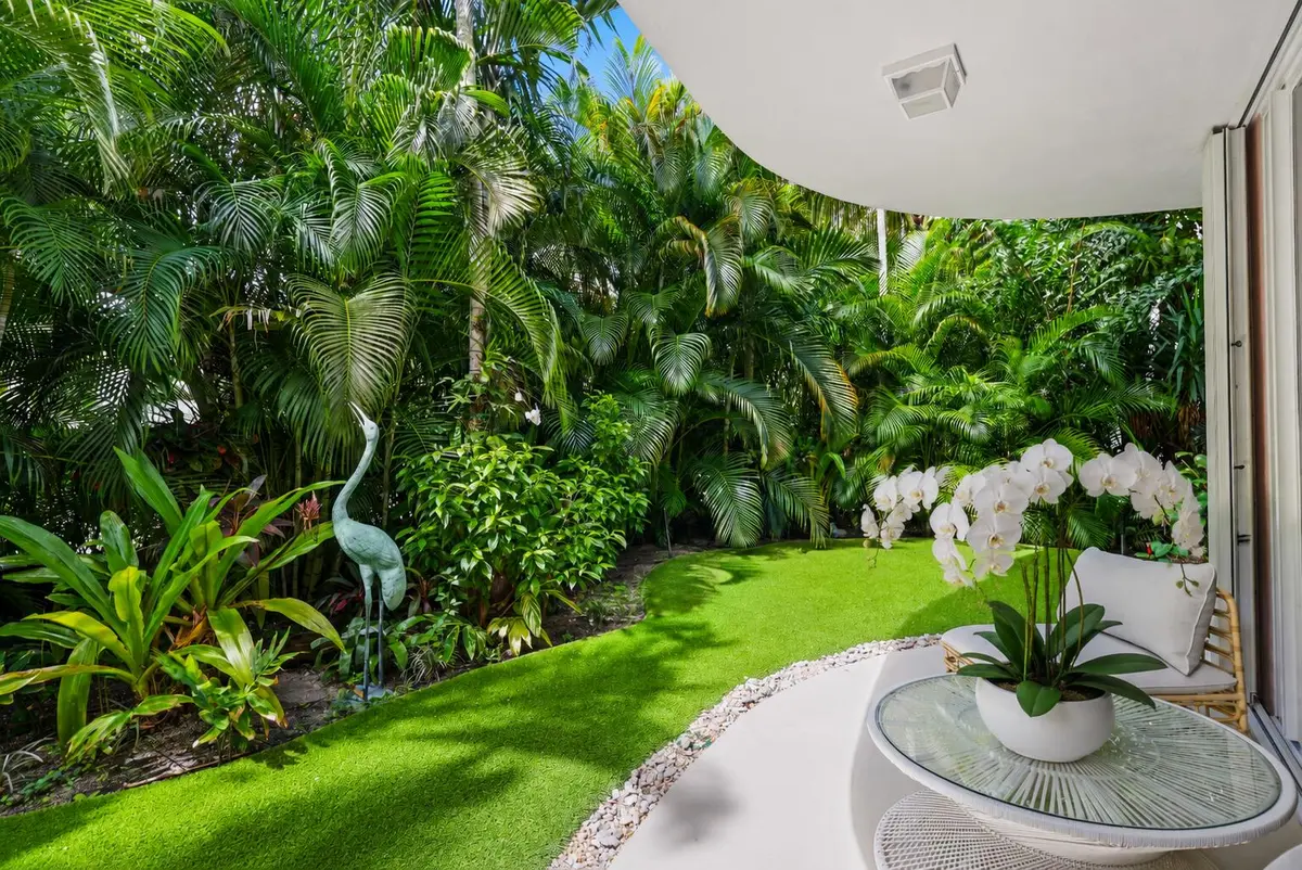Covered Loggia at 429 Australian Avenue 3, Palm Beach