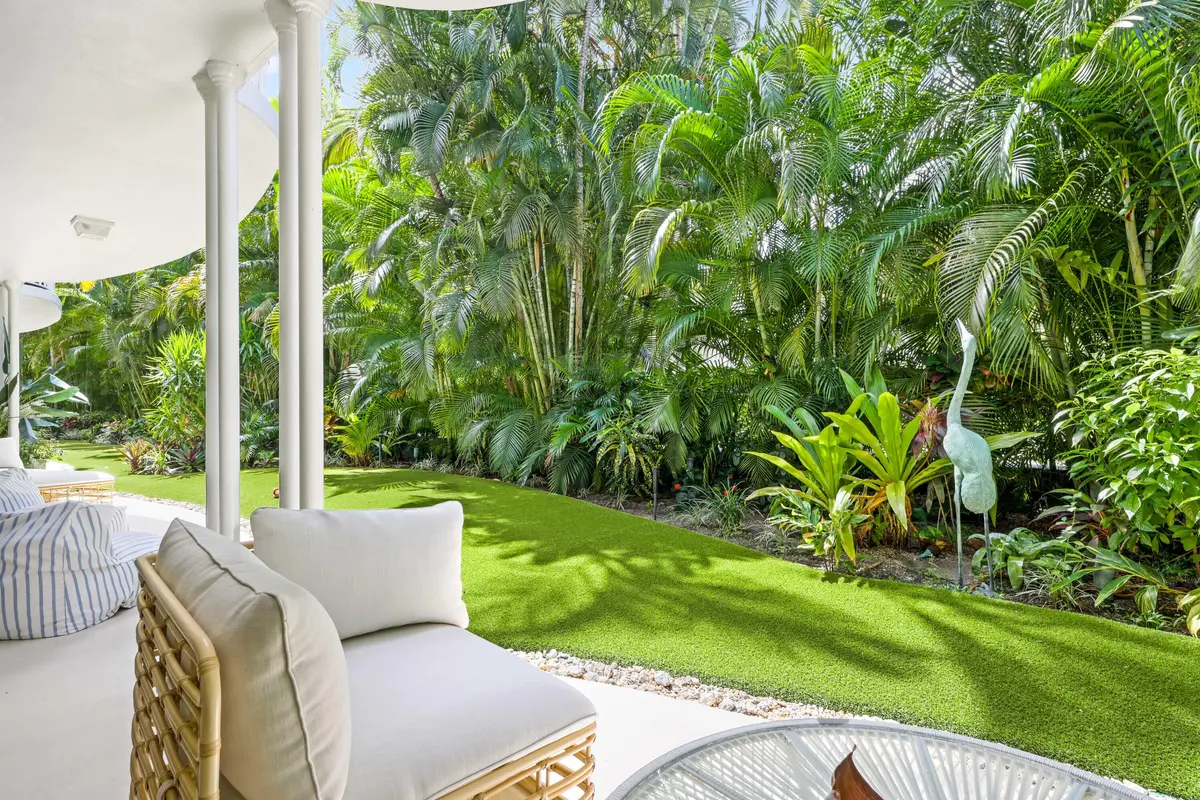 Covered Loggia at 429 Australian Avenue 3, Palm Beach