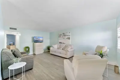 3322 CYNTHIA Lane 102, Lake Worth Beach – Condominium for sale