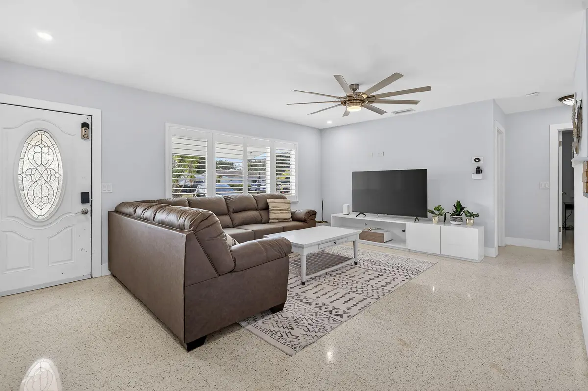 2-web-or-mls-DSC09650 at 1123 SE 2ND Avenue, Deerfield Beach
