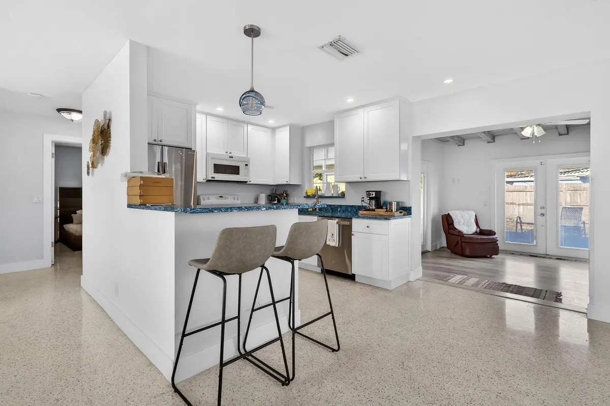4-web-or-mls-DSC09660 at 1123 SE 2ND Avenue, Deerfield Beach