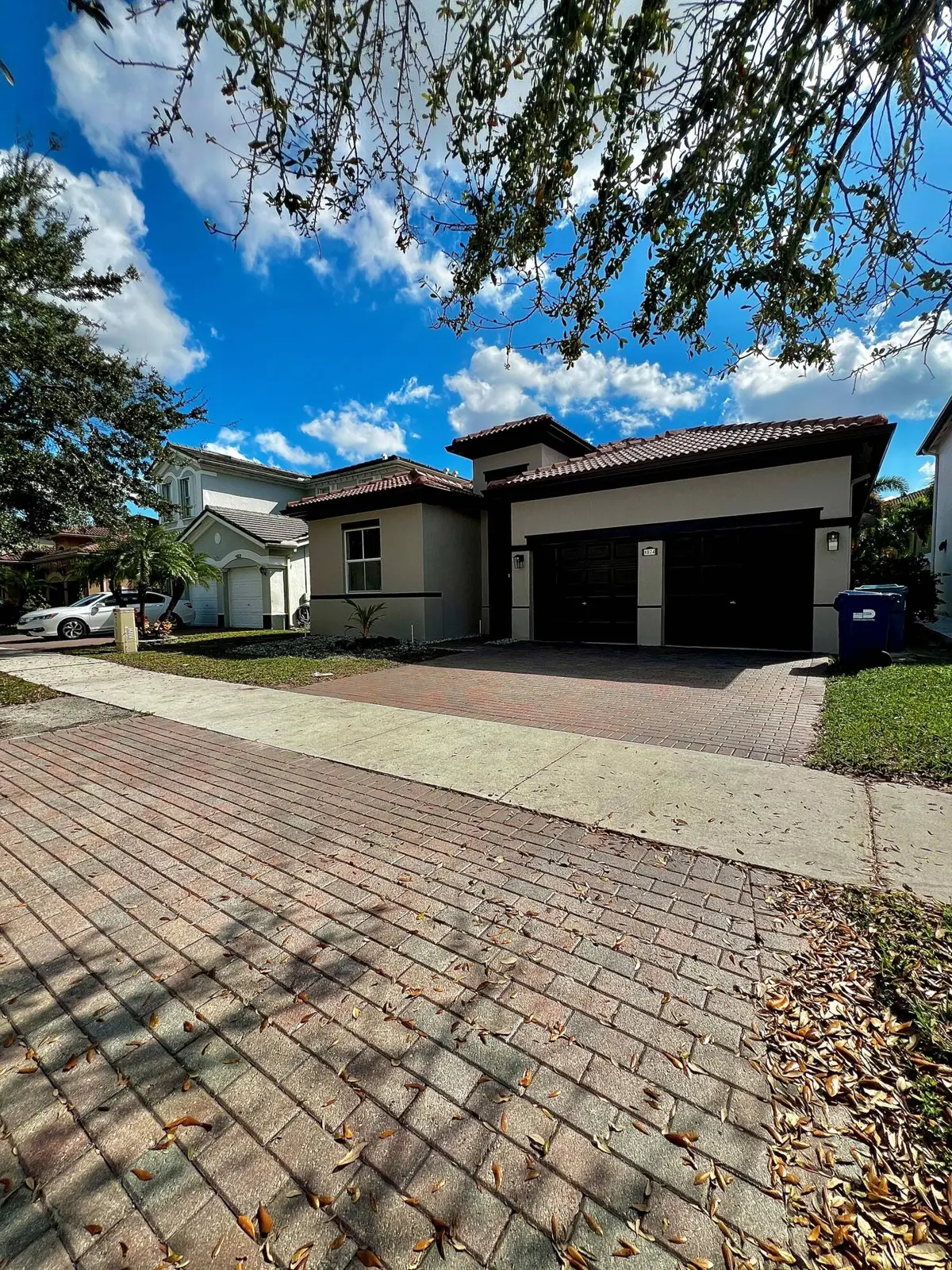 WhatsApp Image 2026-08-13 at 14.13.48 at 8874 NW 182ND Street, Hialeah