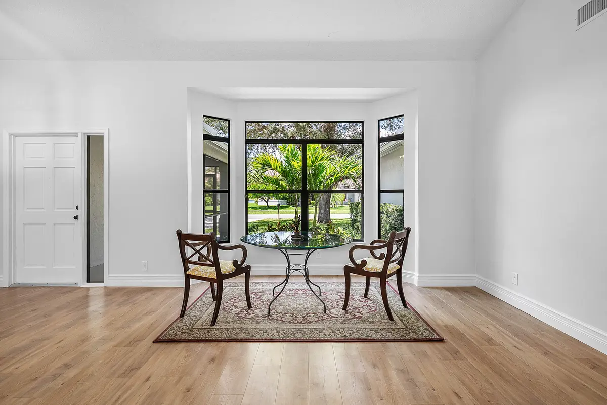 Bay Windows at 1506 Wiltshire Village Drive, Wellington