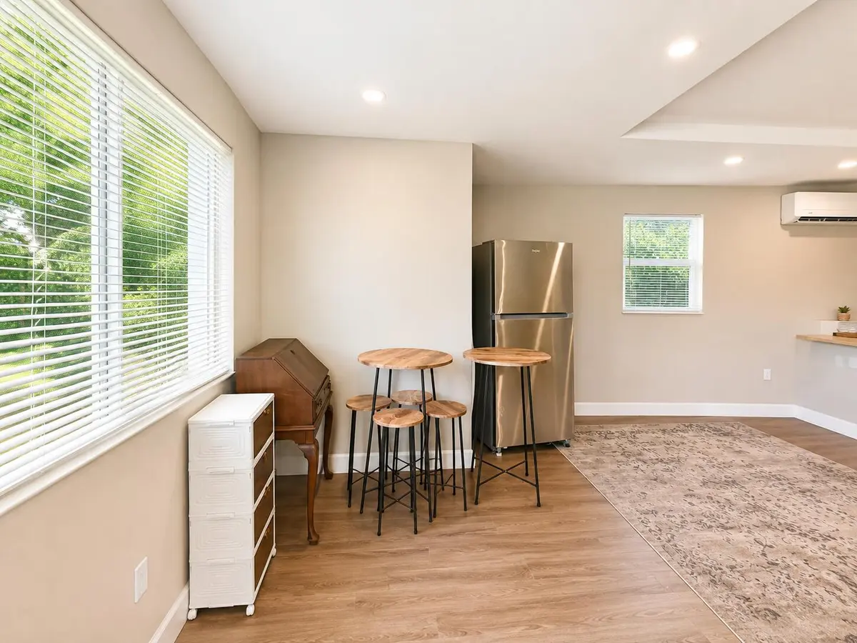 entrnace unit 1 at 898 SE 2nd Place 1, Deerfield Beach