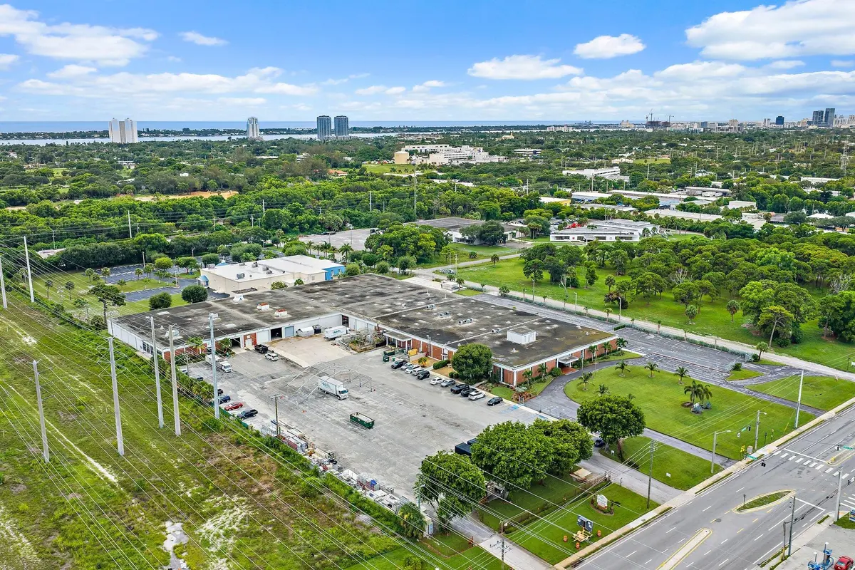 026-5900NorthAustralianAve-WestPalmBeach at 5900 N AUSTRALIAN Avenue, Mangonia Park