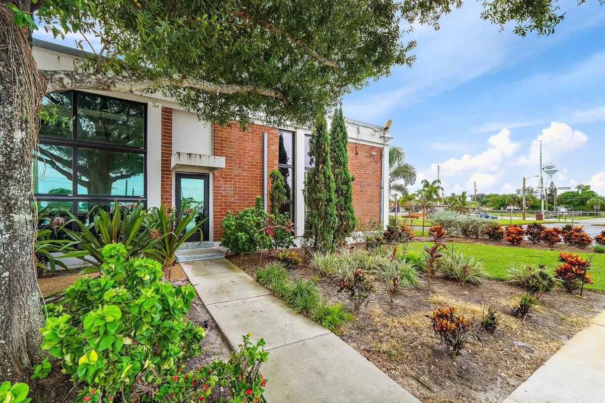 036-5900NorthAustralianAve-WestPalmBeach at 5900 N AUSTRALIAN Avenue, Mangonia Park