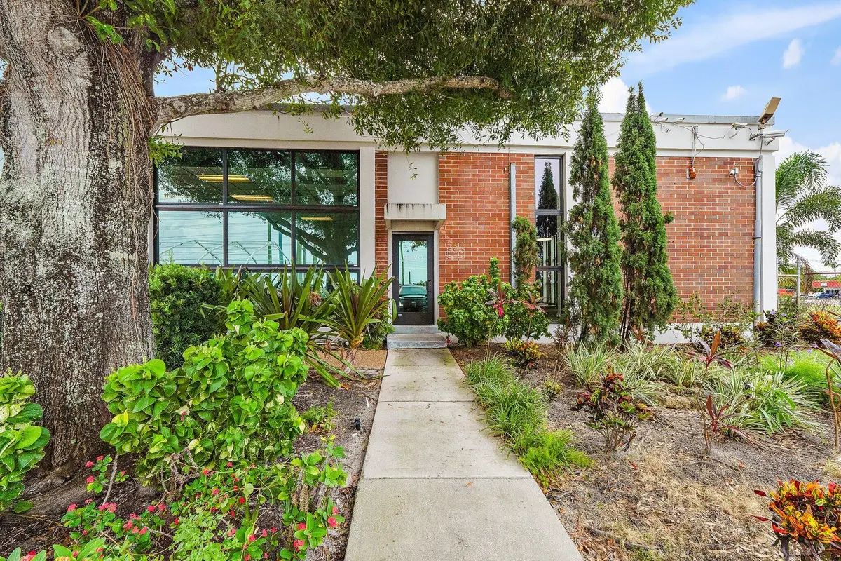 037-5900NorthAustralianAve-WestPalmBeach at 5900 N AUSTRALIAN Avenue, Mangonia Park
