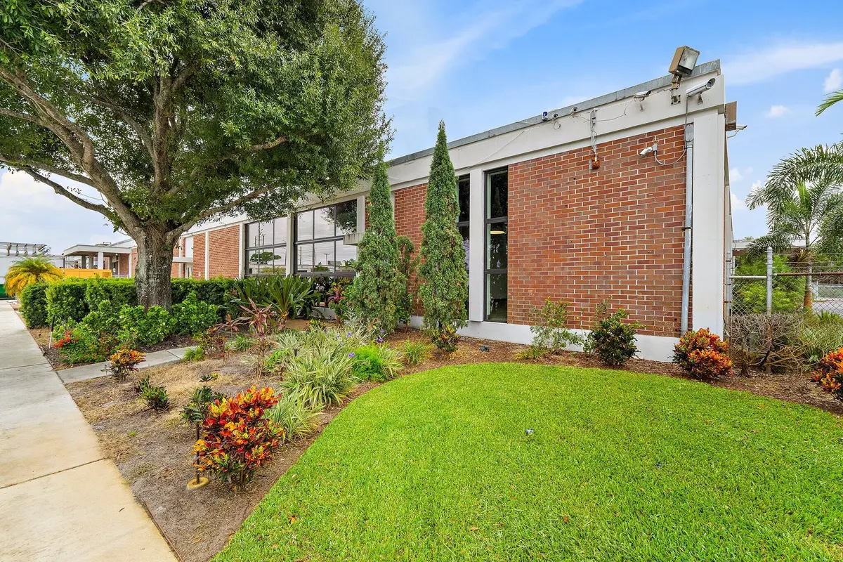 038-5900NorthAustralianAve-WestPalmBeach at 5900 N AUSTRALIAN Avenue, Mangonia Park