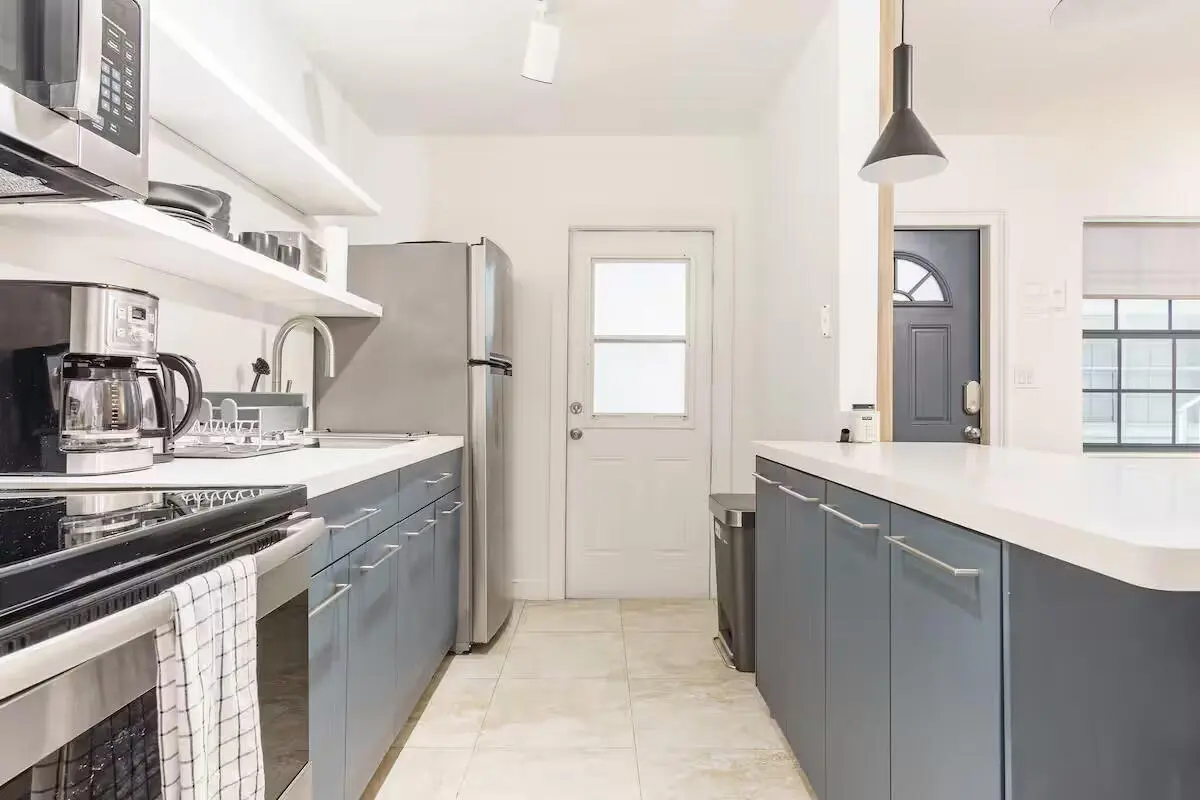 2404 NE 33rd ave kitchen at 2404 NE 33RD Avenue 4, Fort Lauderdale