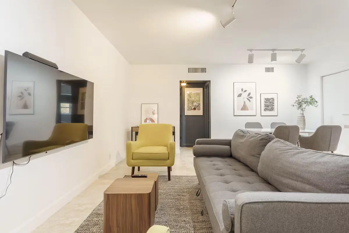2404 NE 33rd ave living at 2404 NE 33RD Avenue 4, Fort Lauderdale