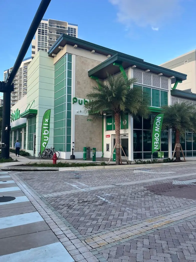 publix at 2404 NE 33RD Avenue 4, Fort Lauderdale