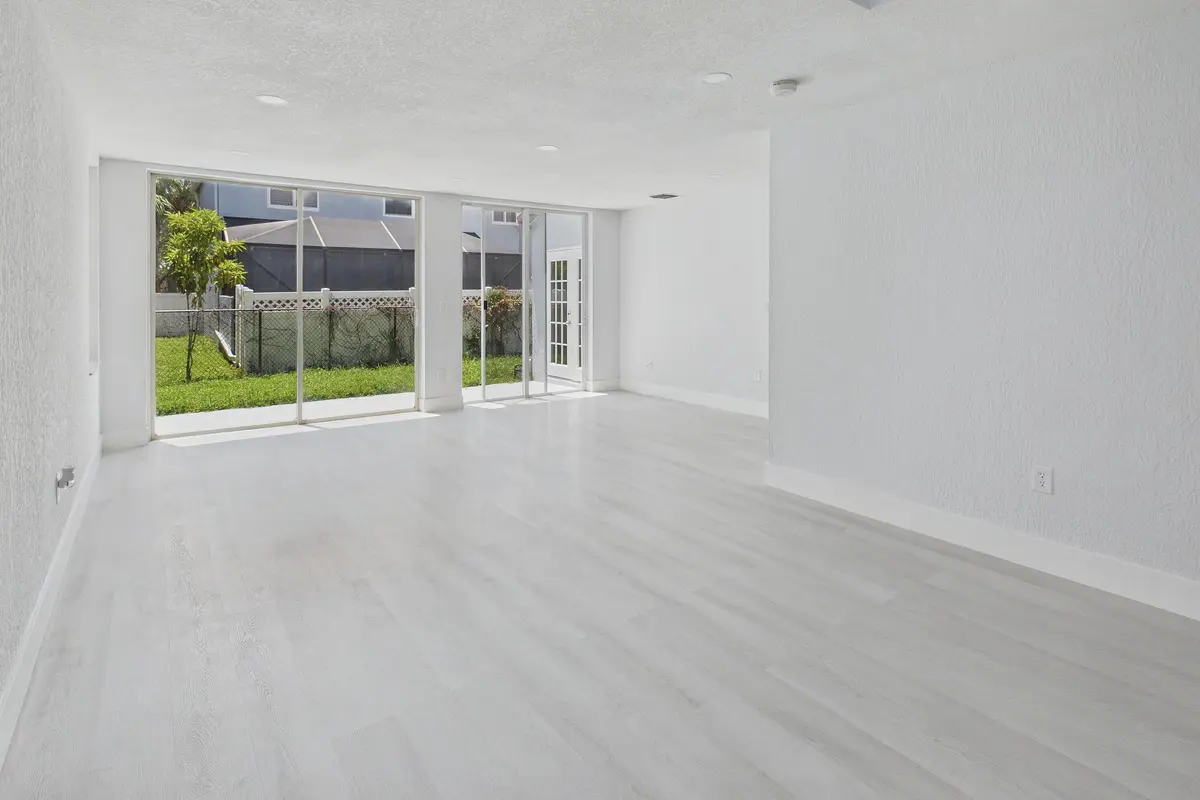 CAM06286G6-PR0033-STILL007 at 11772 NW 1ST Street, Coral Springs