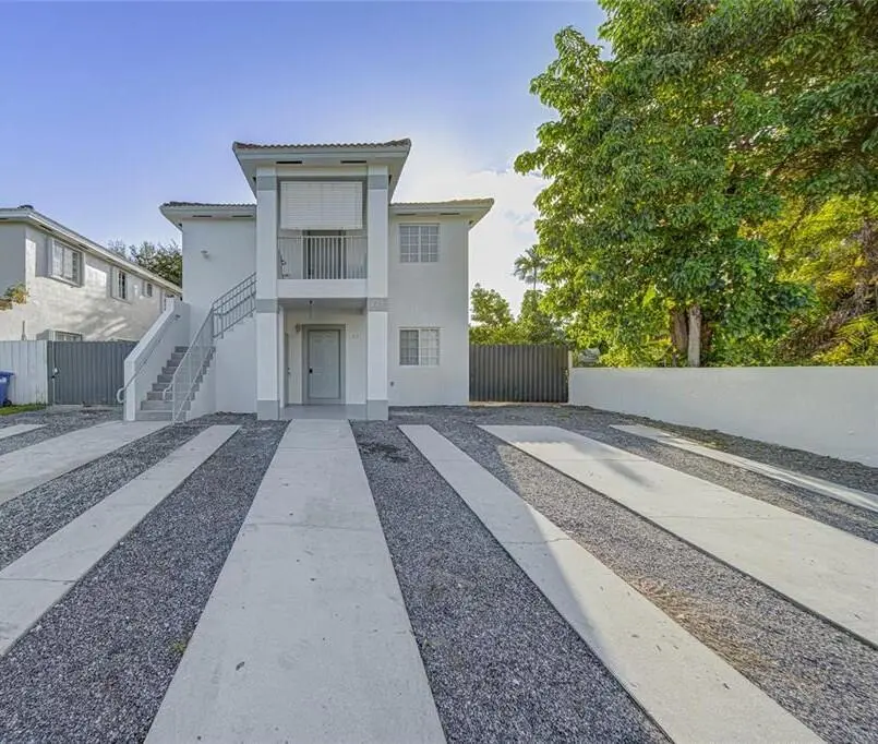 221 ext at 221 SW 78TH Place 221/231, Miami