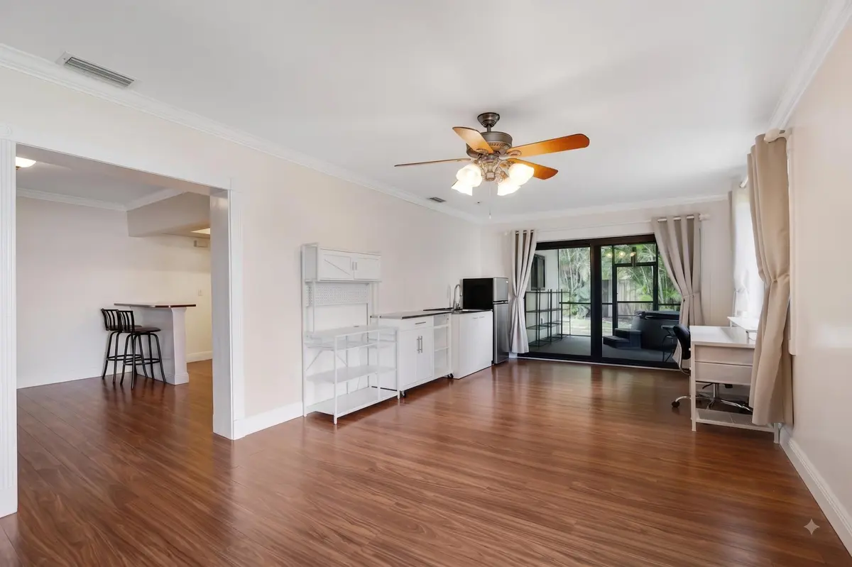 Family Room at 510 NW 93rd Terrace, Pembroke Pines