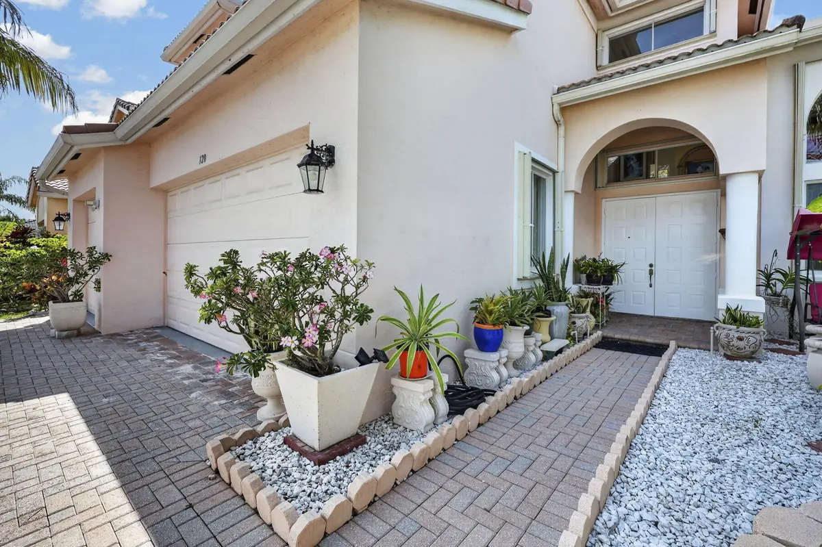 120 ISOLA Circle, Royal Palm Beach, FL – photo 8