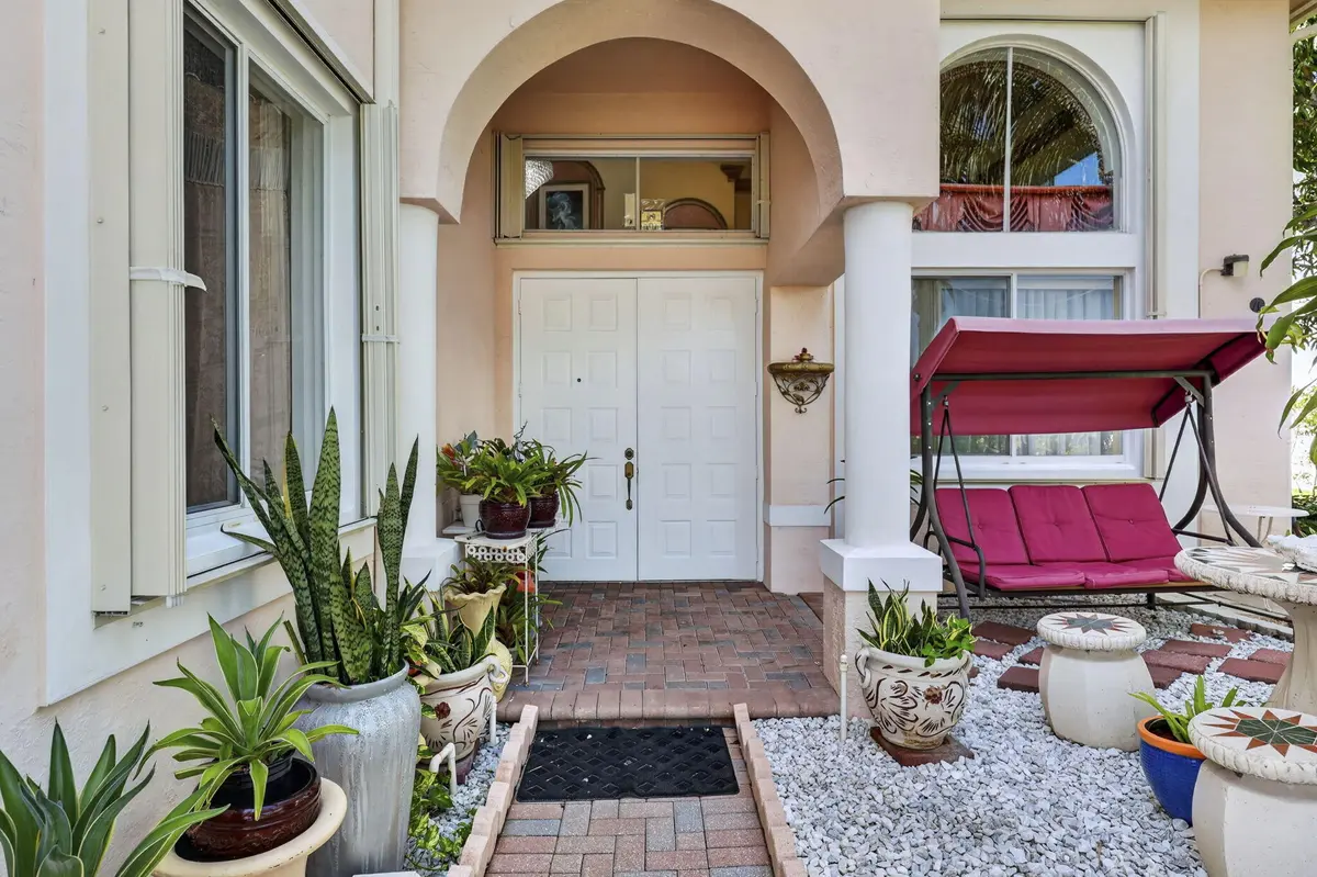 120 ISOLA Circle, Royal Palm Beach, FL – photo 1