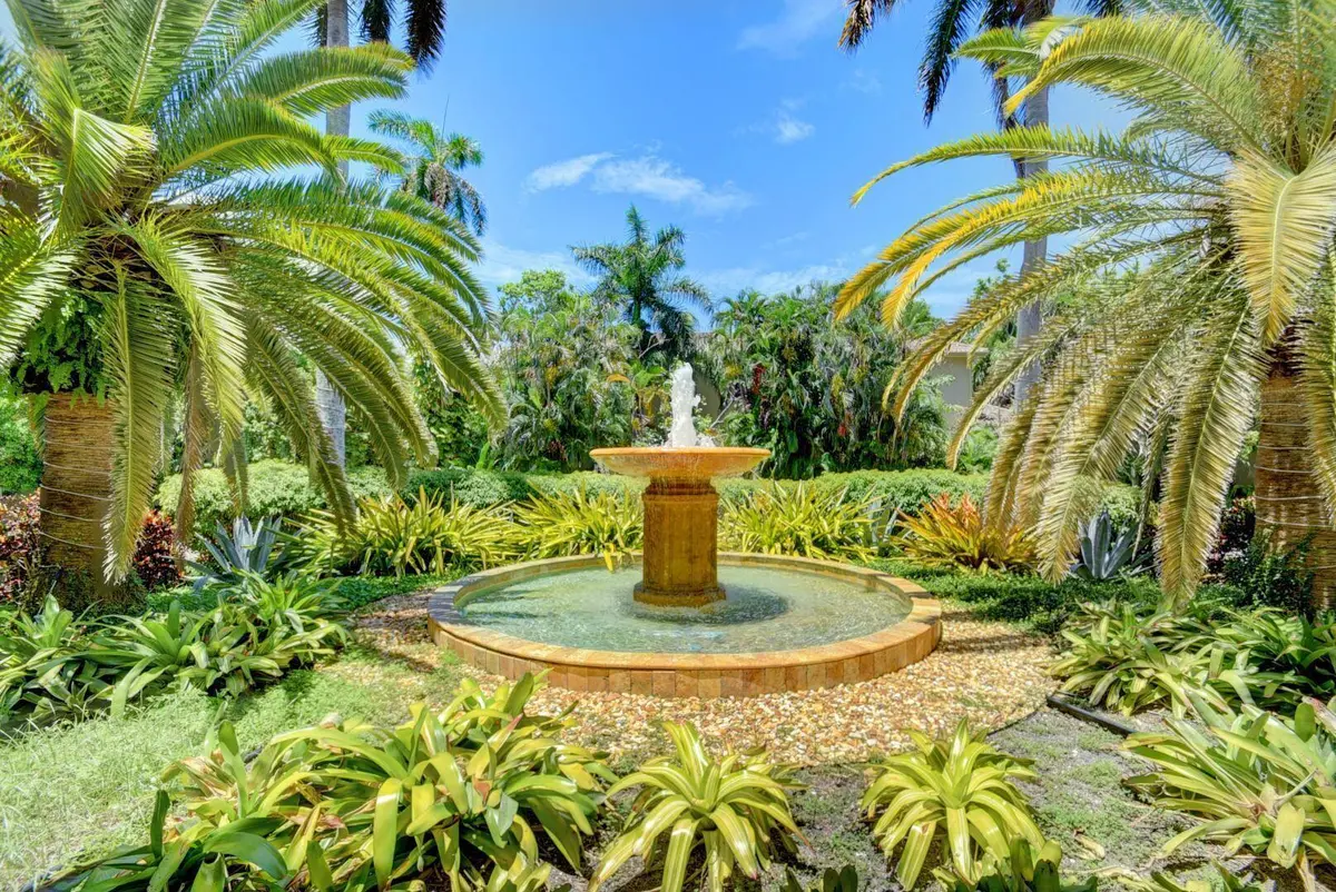 Fountain entrance at 1000 LOWRY Street 1F, Delray Beach