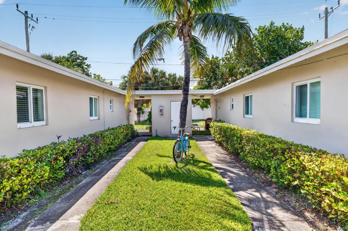 3-web-or-mls-8I8A9702 at 3201 NE 7th Avenue C, Pompano Beach