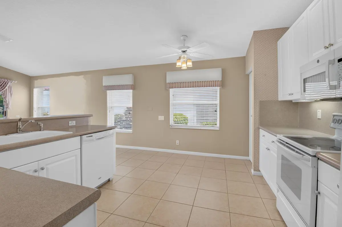 Eat-in Kitchen at 6839 Lismore Avenue, Boynton Beach
