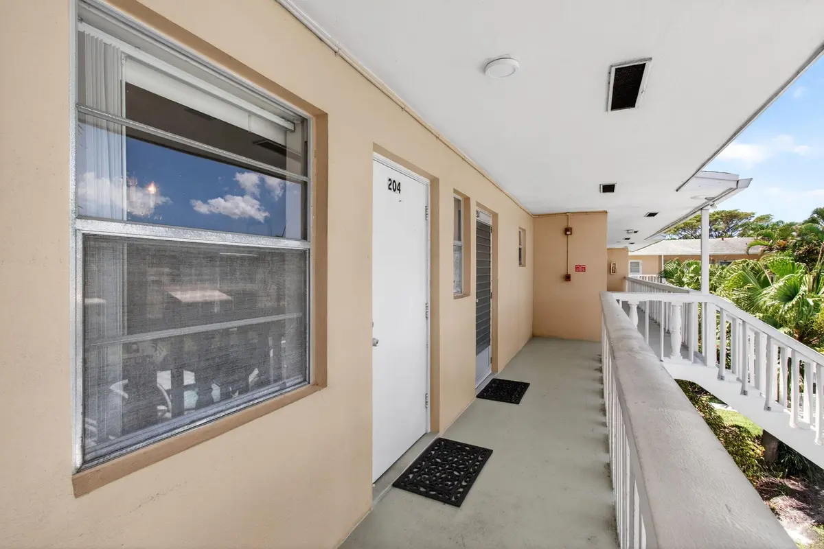 Exterior Catwalk at 2101 NE 1st Court 204, Boynton Beach