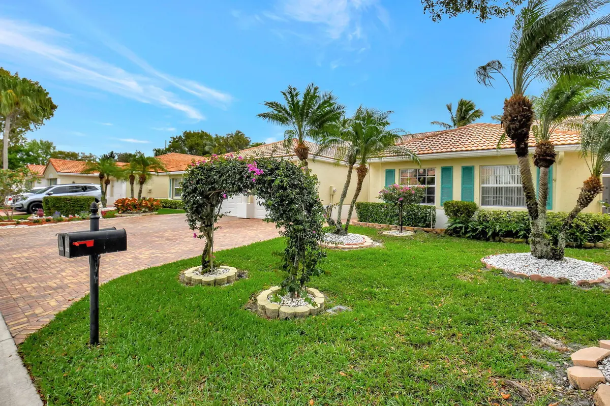 Driveway at 6078 Lake Hibiscus Drive, Delray Beach