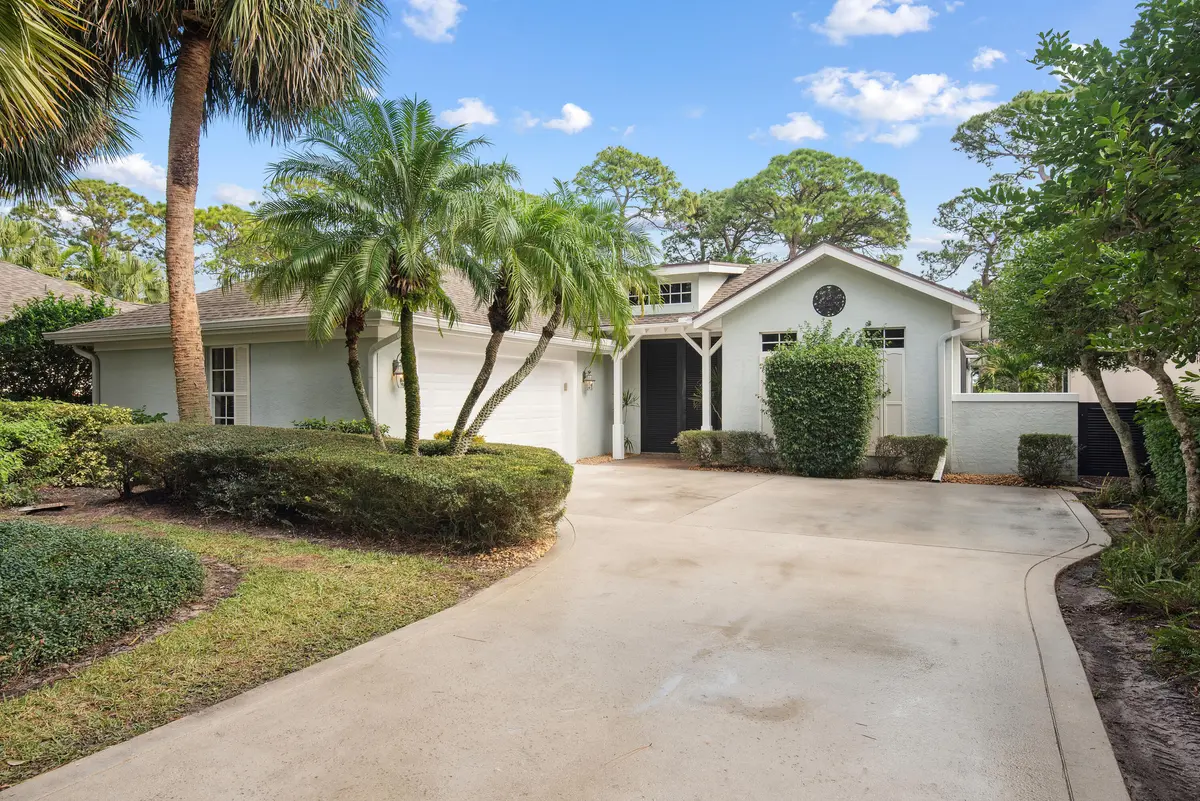 Front of Structure at 1018 CAROLINA Circle, Vero Beach