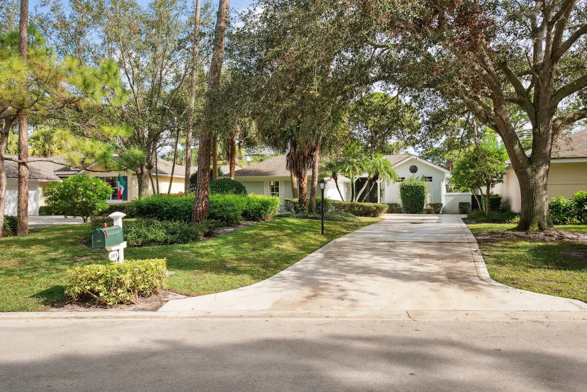 Front of Structure at 1018 CAROLINA Circle, Vero Beach