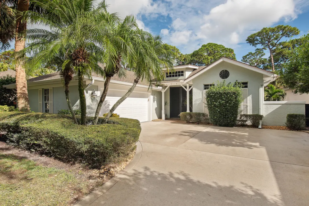 Front of Structure at 1018 CAROLINA Circle, Vero Beach
