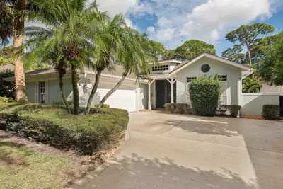 1018 CAROLINA Circle, Vero Beach – Single Family Residence for sale