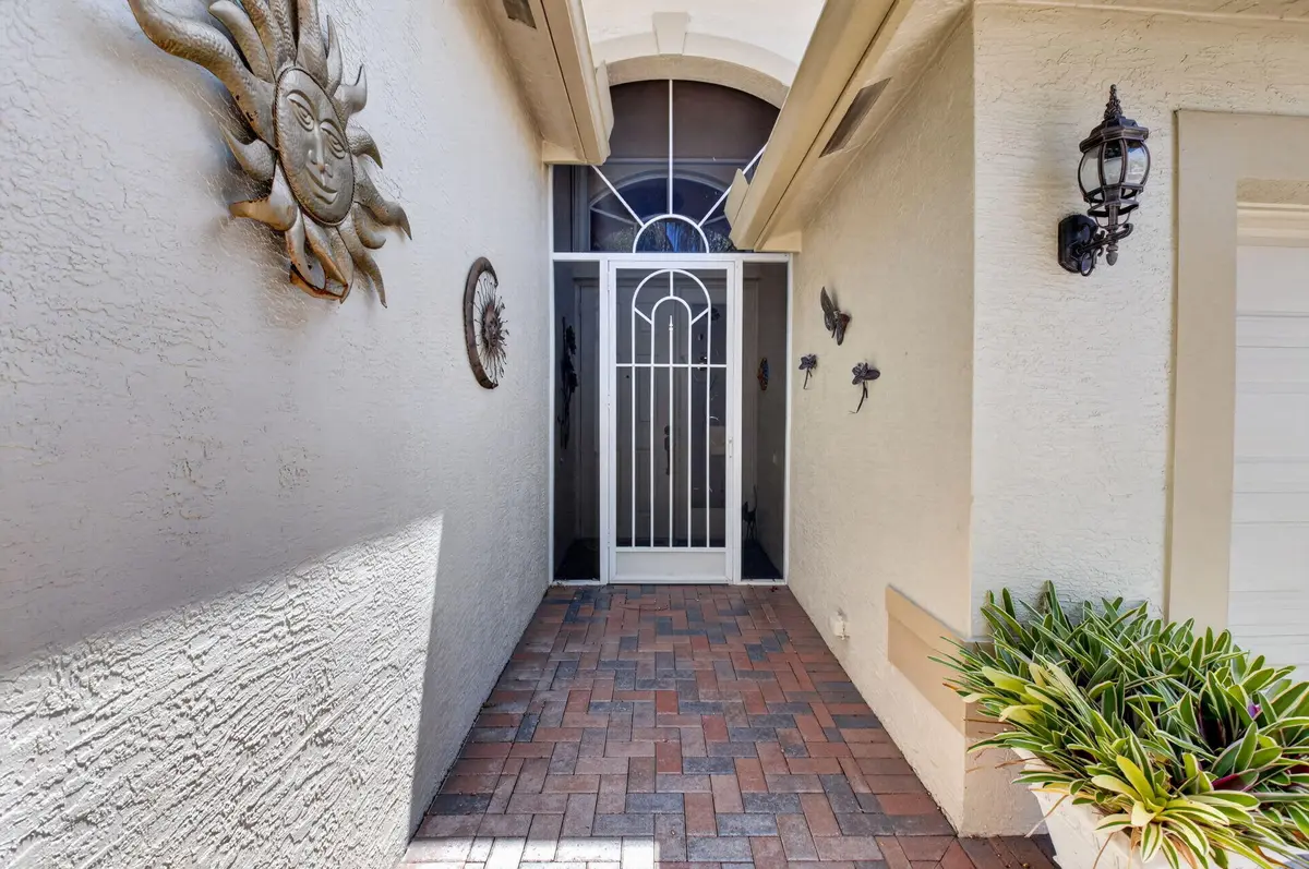 Wide entrance at 13064 Aliso Beach Drive, Delray Beach