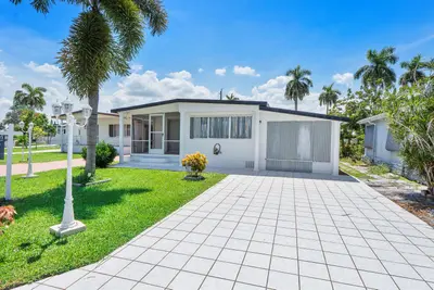 8670 SW 18TH Place, Davie – Manufactured Home for sale