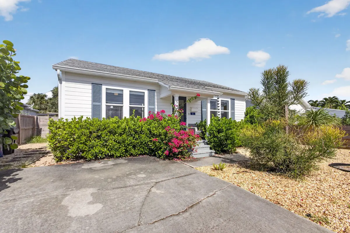 5-web-or-mls-5D1A2062 at 1305 N Palmway, Lake Worth Beach