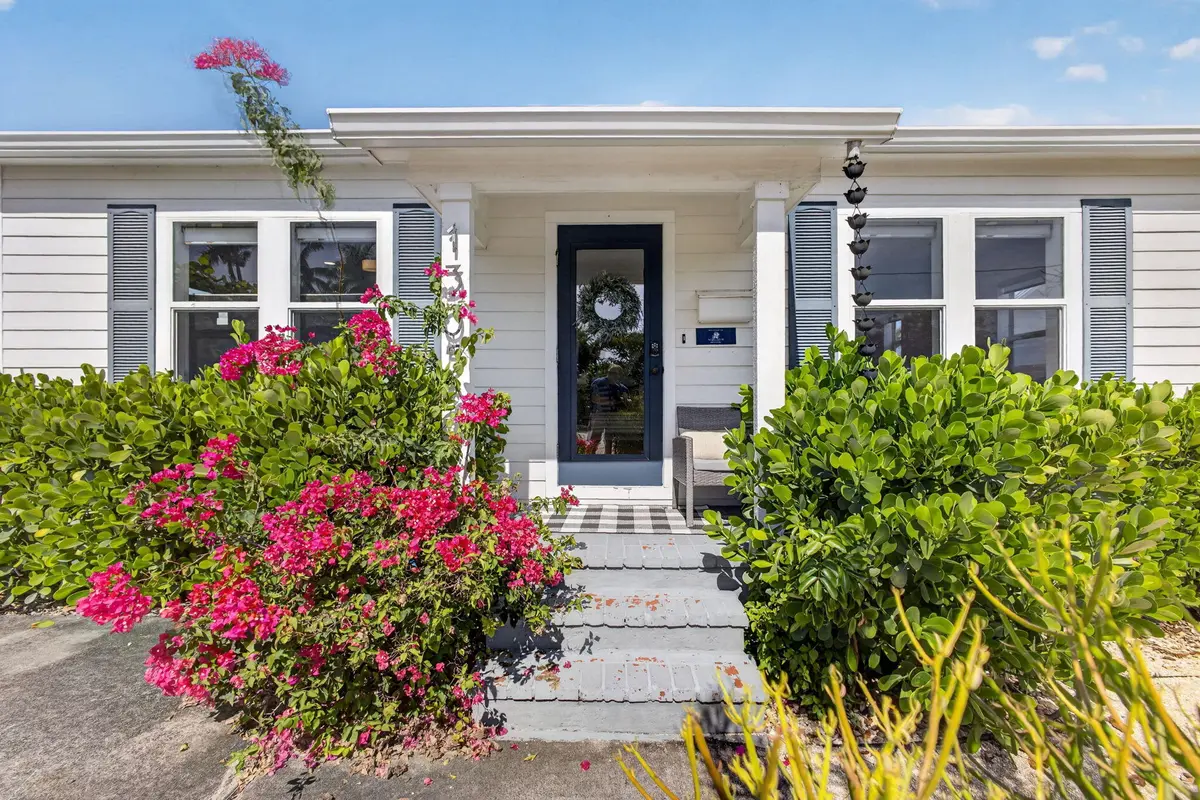 6-web-or-mls-5D1A2067 at 1305 N Palmway, Lake Worth Beach