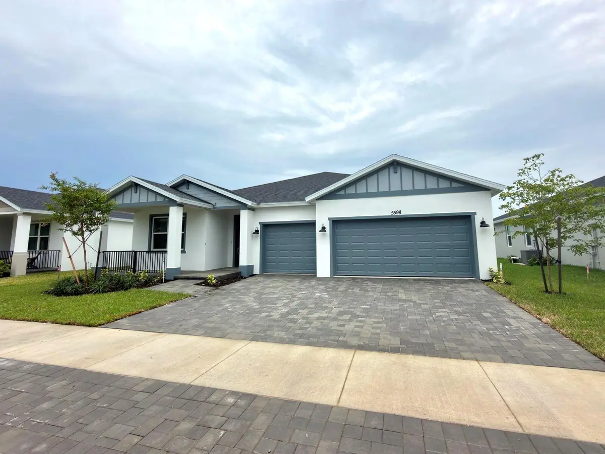 5598 Hampton Park Cir at 5598 Hampton Park Circle, Vero Beach
