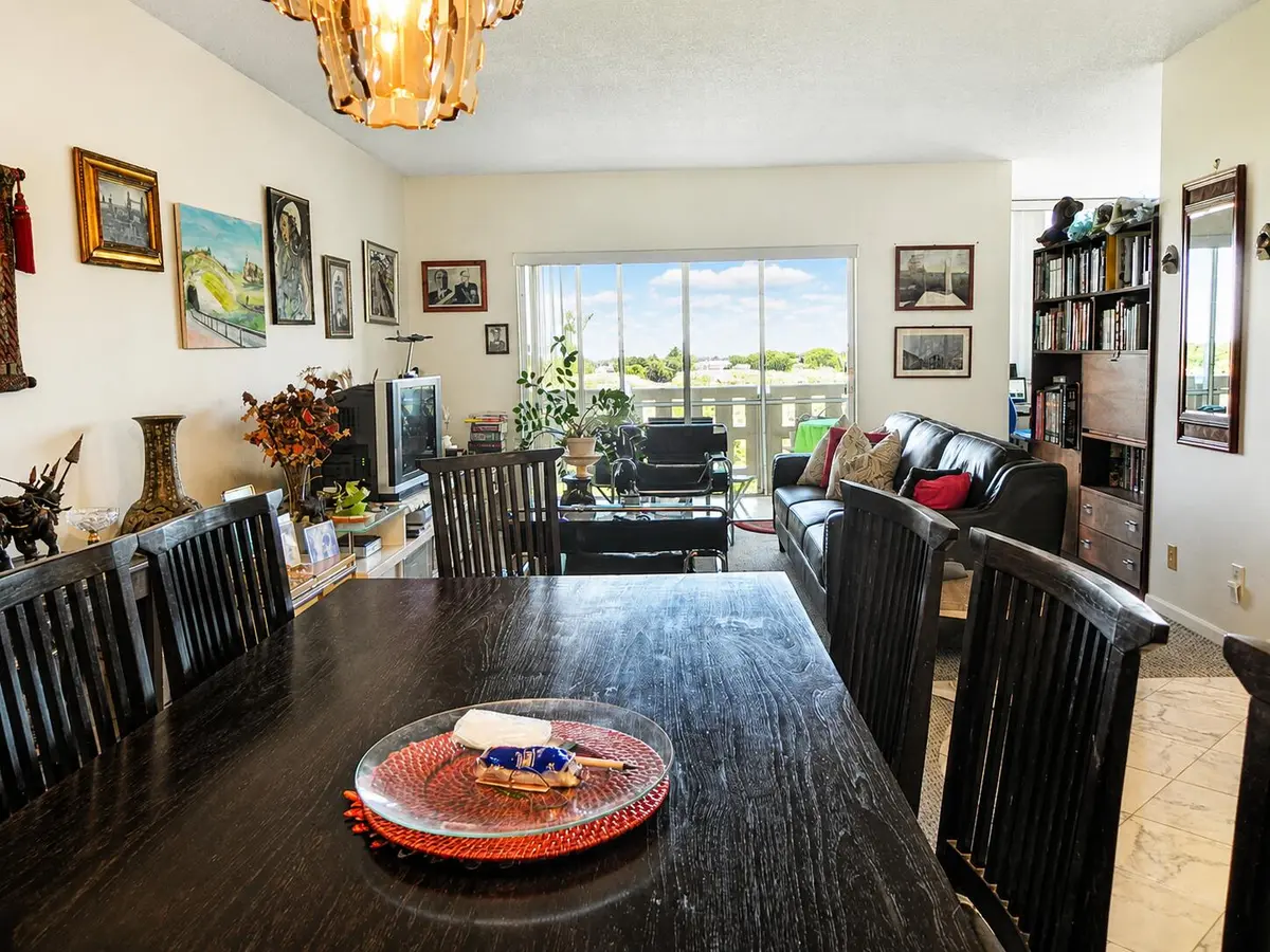 4330 602 liv din at 4330 HILLCREST Drive 602, Hollywood