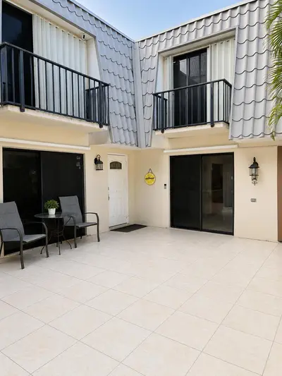 1700 EMBASSY Drive 606, West Palm Beach – leased