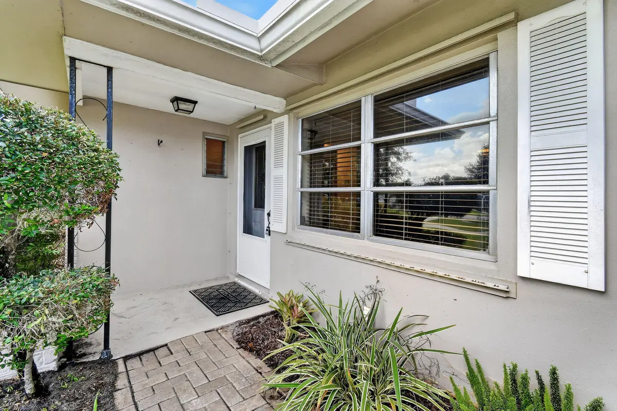 11WindsorRdE(6)a at 11 Windsor Road, Jupiter
