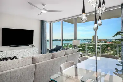 220 LAKE SHORE DR Drive 1107, Lake Park – Condominium for sale