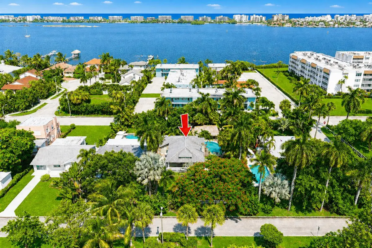 1 BLOCK FROM INTRACOASTAL at 1424 S PALMWAY, Lake Worth Beach