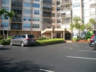 900 SAINT CHARLES Place 311, Pembroke Pines – Condominium for rent