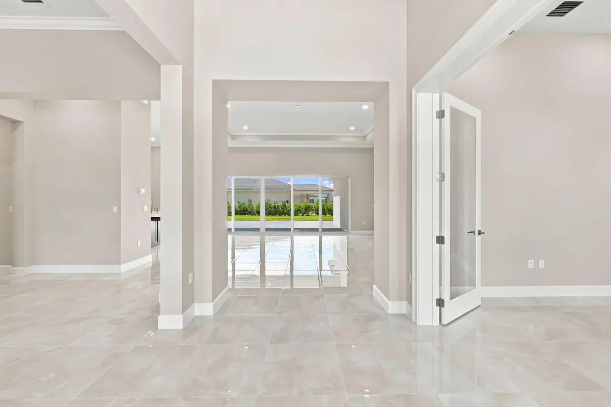 10_453a7142 at 15093 Wildwood Circle, Westlake
