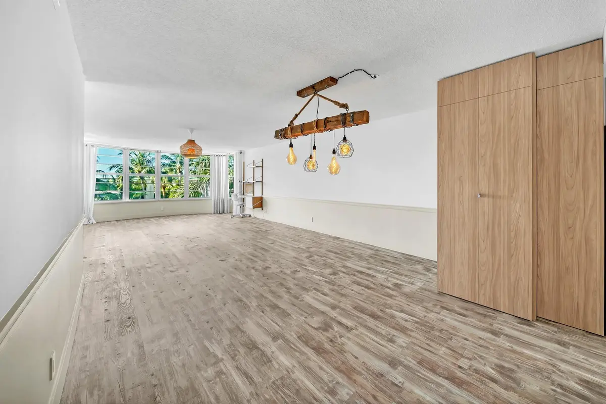 Undetermined at 3051 NE 48TH Street 301, Fort Lauderdale