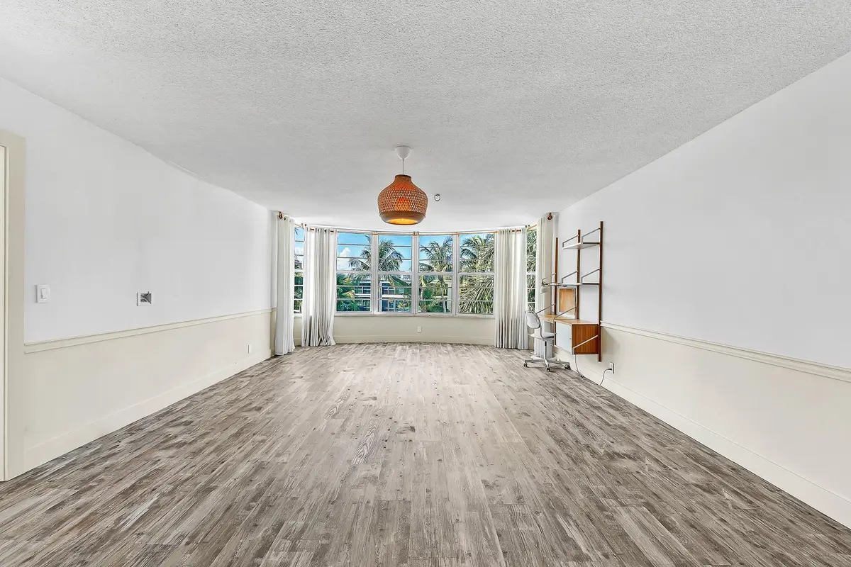 Undetermined at 3051 NE 48TH Street 301, Fort Lauderdale