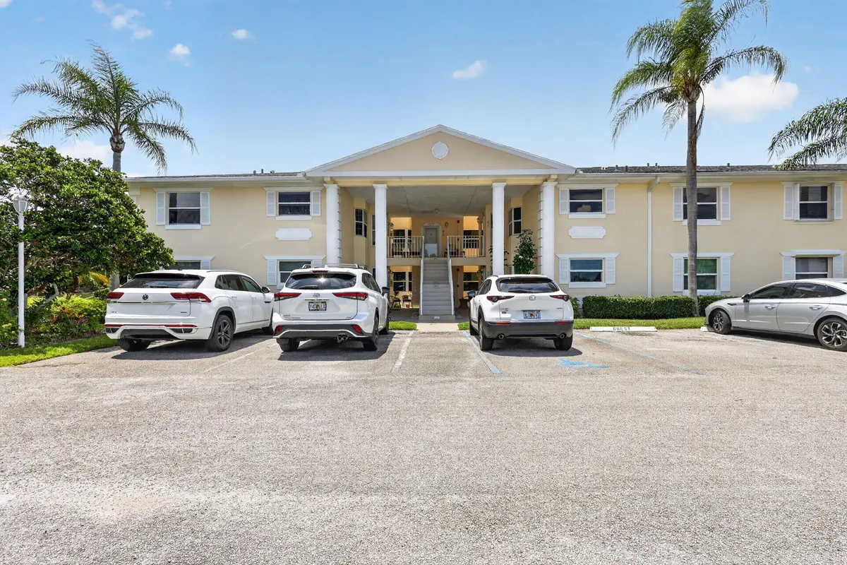 2-web-or-mls-5P1A4173 at 203 Grove Isle Circle, Vero Beach