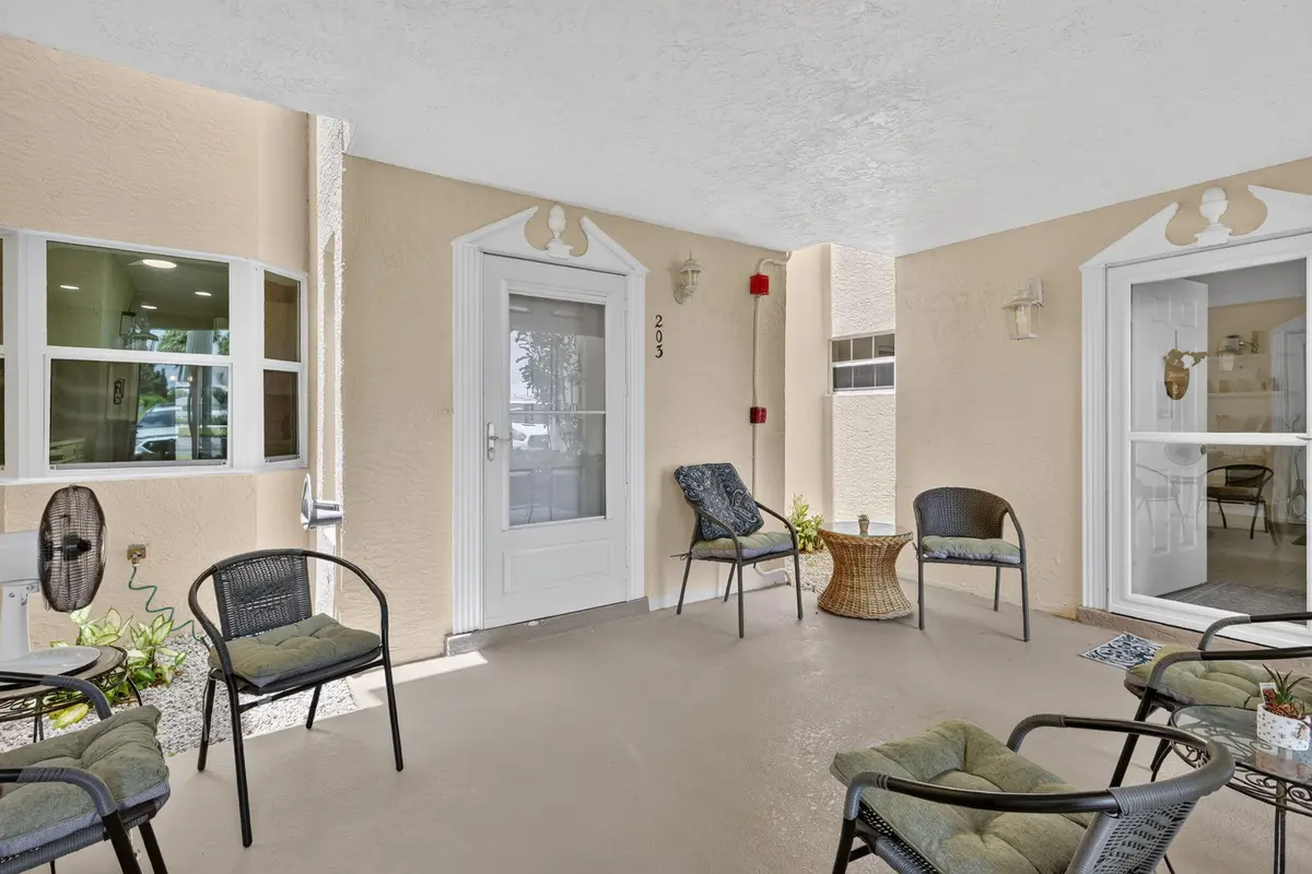 4-web-or-mls-5P1A4362 at 203 Grove Isle Circle, Vero Beach