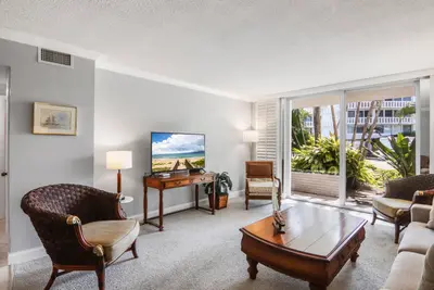 139 SUNRISE Avenue 101, Palm Beach – Condominium for rent